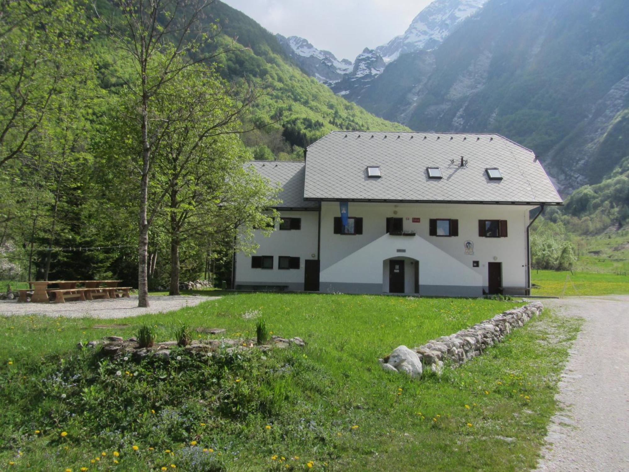 Pus Bavsica Hostel Log pod Mangartom Εξωτερικό φωτογραφία
